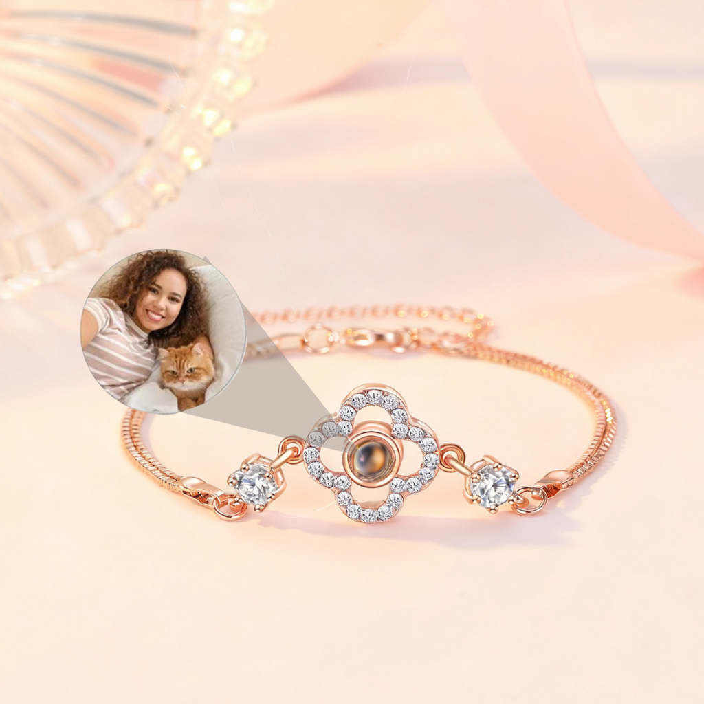 Braccialetto con proiezione a forma di quadrifoglio Lucky Light: porta con te i tuoi desideri