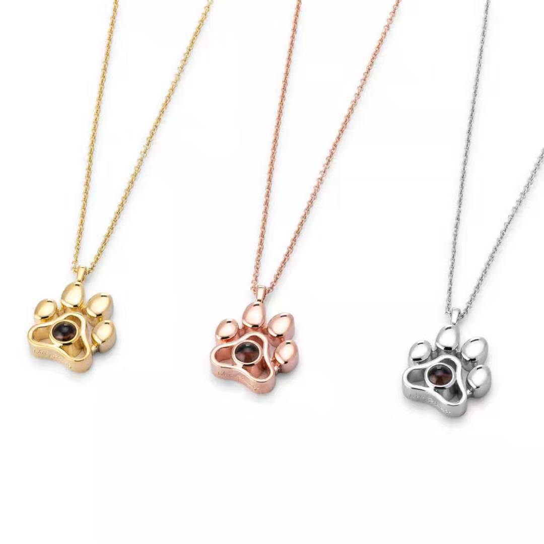 Aynaria “Paw Light” Projection Necklace – Keep Your Pet’s Love Close to Your Heart