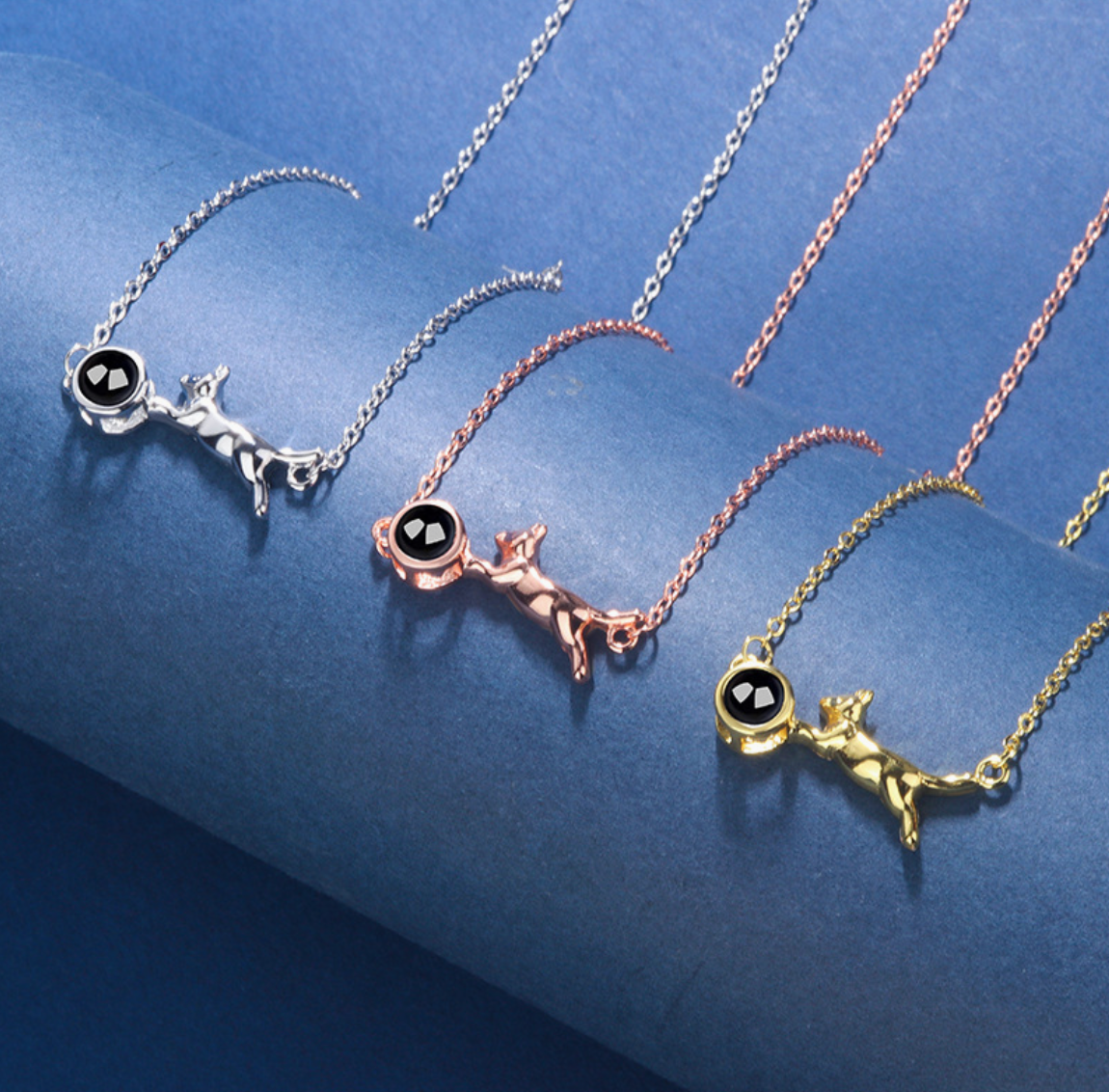 Chasing Cat Projection Necklace – Capture Your Memories in a Playful Glow