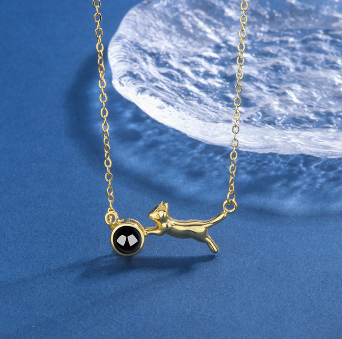 Chasing Cat Projection Necklace – Capture Your Memories in a Playful Glow