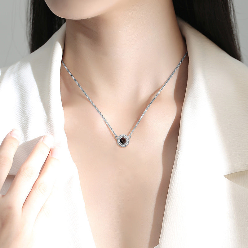 Halo Projection Necklace – Illuminate Your Memories with Timeless Sparkle