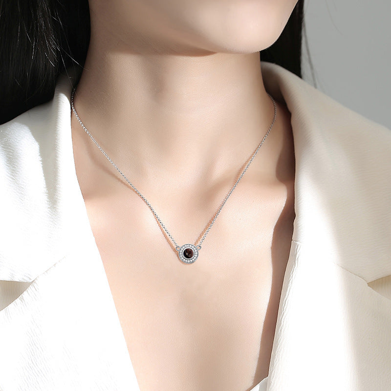 Halo Projection Necklace – Illuminate Your Memories with Timeless Sparkle